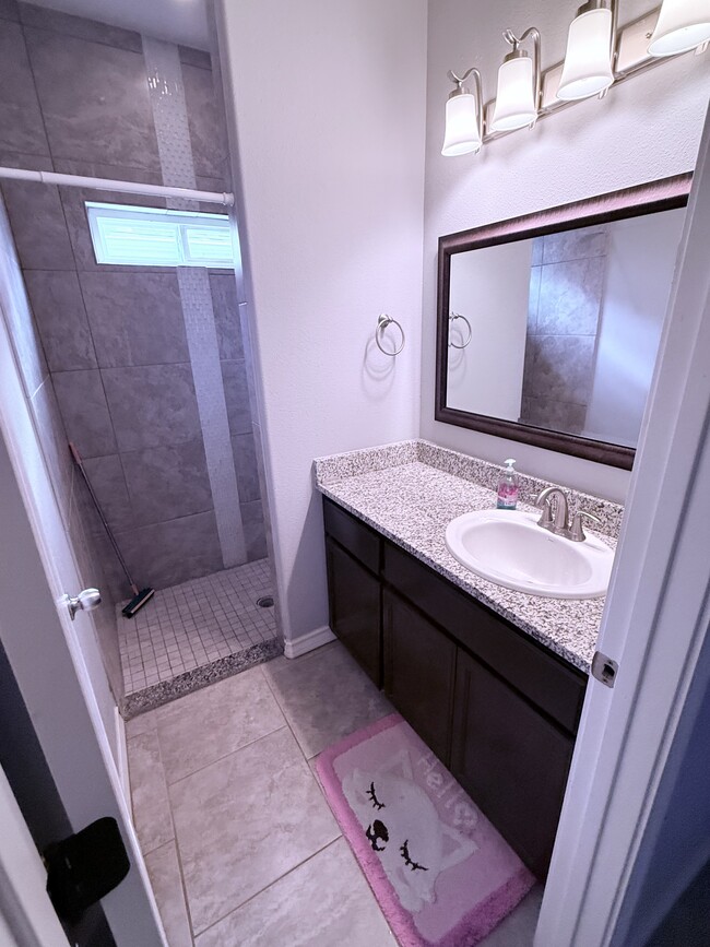 Building Photo - 6801 Truxton Dr
