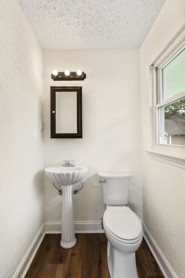 Building Photo - 1331 Phils Dr