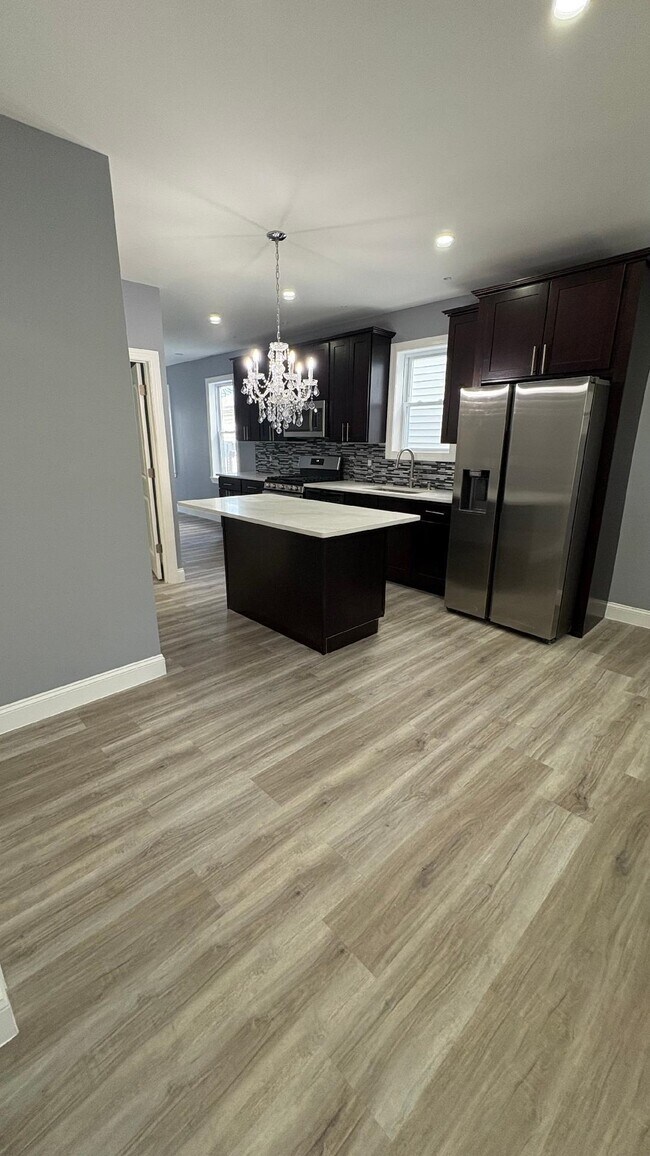 Building Photo - 128 W 30th St