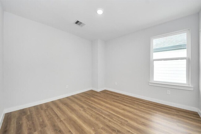 Building Photo - 6617 Bacher St