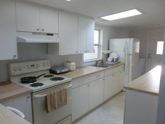 Building Photo - 910 Tuskawilla St