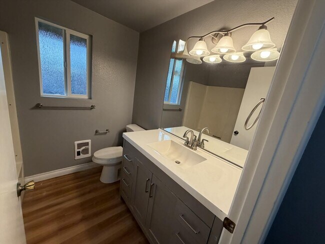 Building Photo - 1615 63rd St SE