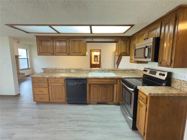 Building Photo - 217 Woodbridge Cir