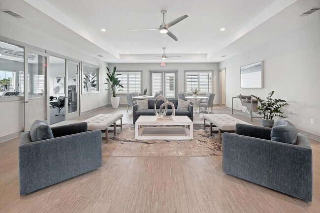 Building Photo - 4915 1st Ave E