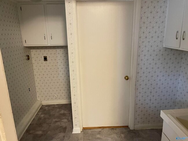 Building Photo - 612 Drummond Rd SW