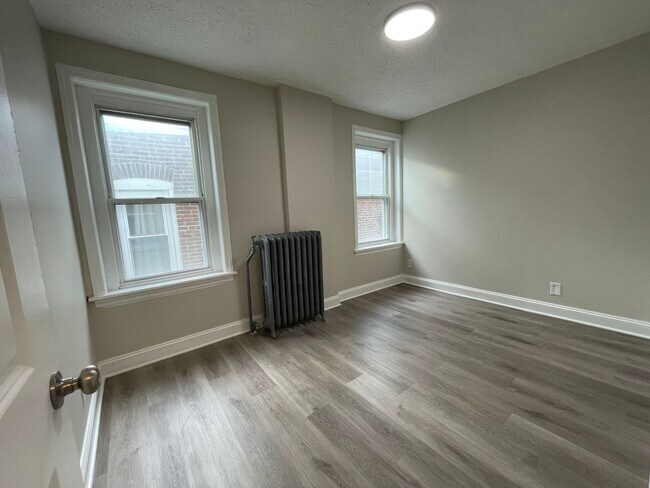Building Photo - Beautiful 4 Bedroom, 1.5 Bath in Chester