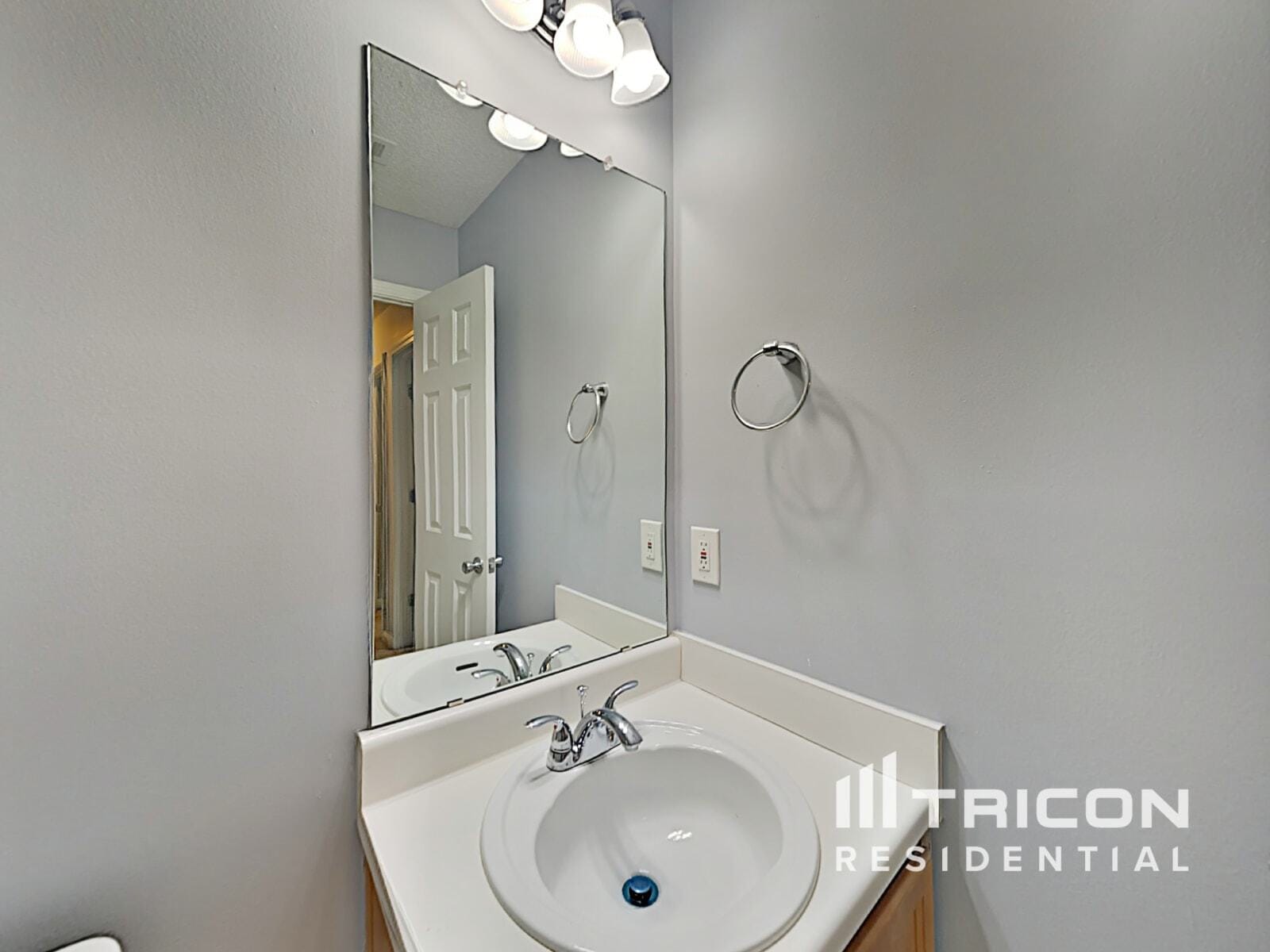 Building Photo - 4864 Sierra Way