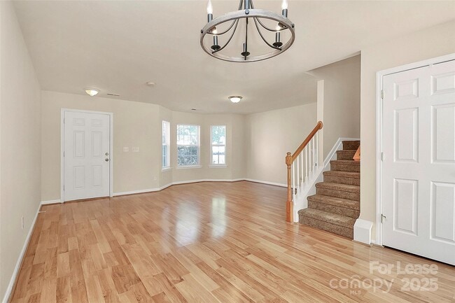 Building Photo - 915 Par One Ct