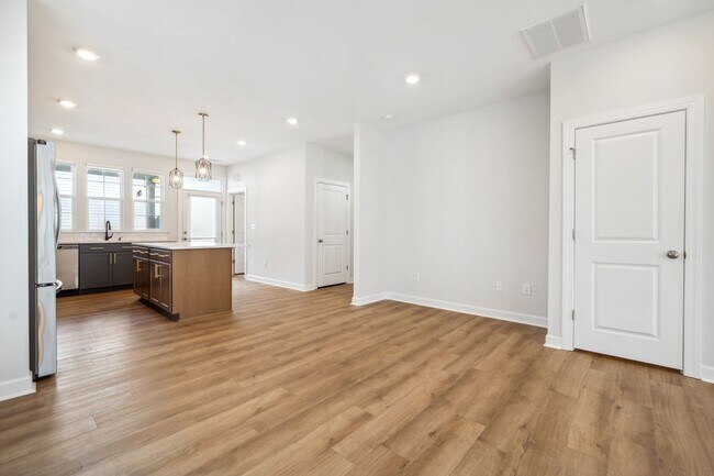 Building Photo - 268 Pansy Pk