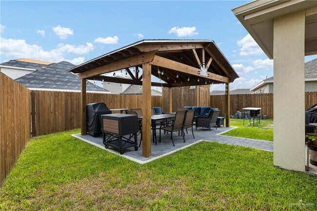 Building Photo - 3226 El Paso Dr
