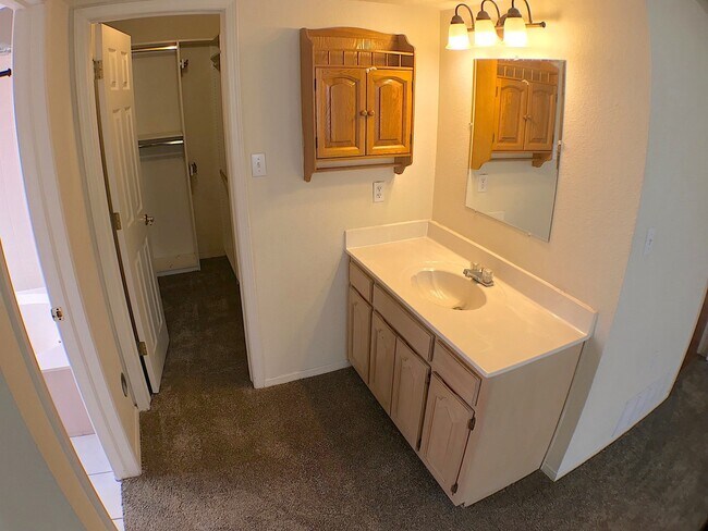 Building Photo - Northeast El Paso 3 Bed Refrig A/C