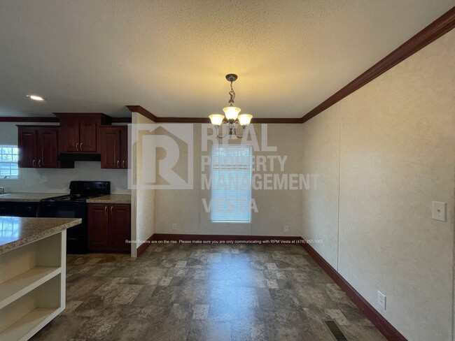 Building Photo - 1556 Flanagan Dr