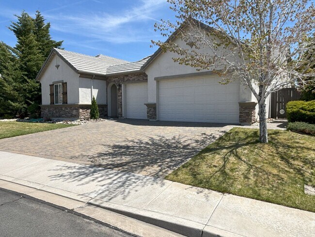 Building Photo - Sprawling Home Near UNR - One Level Living with 4 Beds - 3 Baths - 3 Car Garage