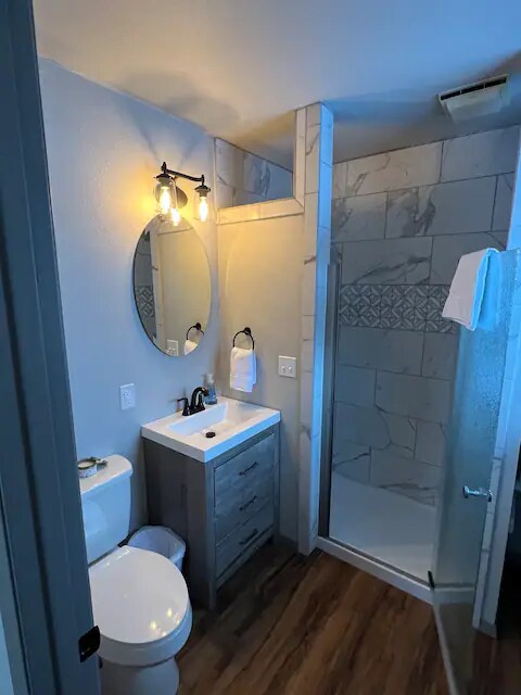 Building Photo - 530 S Lake St