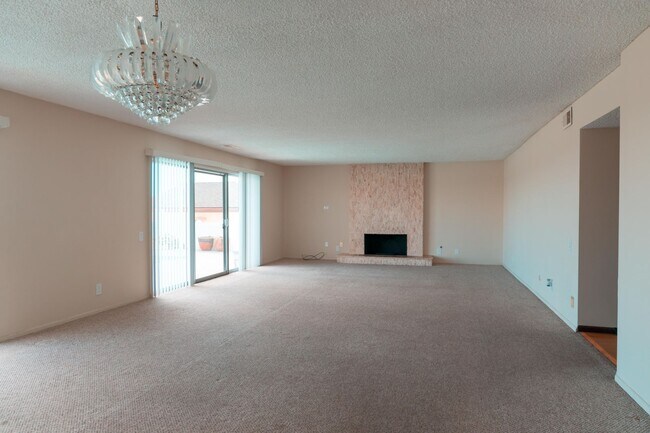 Building Photo - Los Feliz/Hollywood Hills AMAZING 6 Bed/4 ...