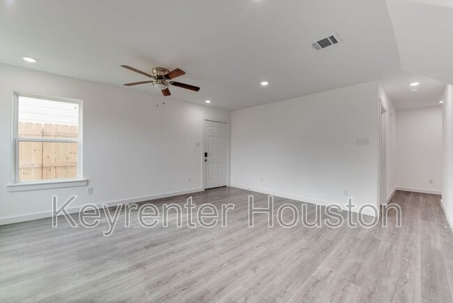 Building Photo - 8126 Sterlingshire St