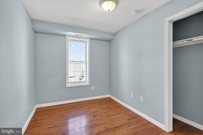 Building Photo - 1400 S Chadwick St