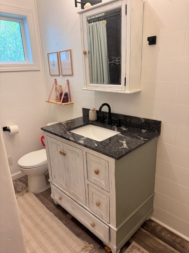 Building Photo - 304 Palomino Dr