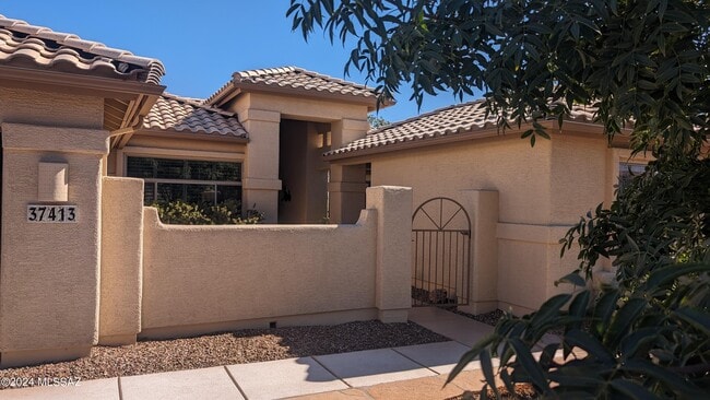 Building Photo - 37413 S Golf Course Dr