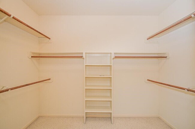 Building Photo - 46 Grants Lake Cir