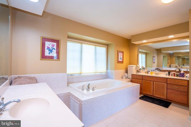 Building Photo - 19 Meadowlark Dr