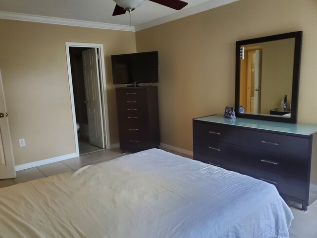 Master Bedroom - 17620 Atlantic Blvd