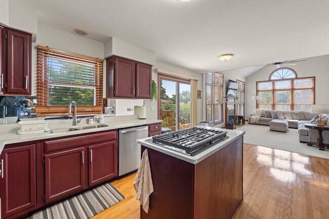 Building Photo - 707 Republic Ct
