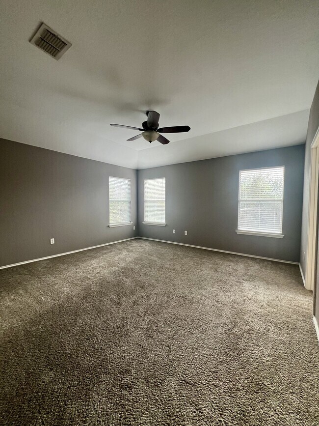 Building Photo - 9411 Rainbow Creek