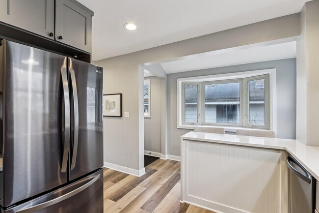 Building Photo - 6463 N Garden Grove Ln