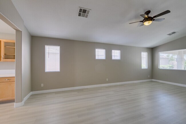 Building Photo - This  one-story home is located in the hea...