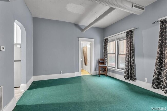 Building Photo - 946 Main St