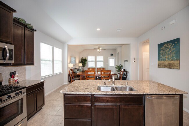 Building Photo - 1634 Analy Ct