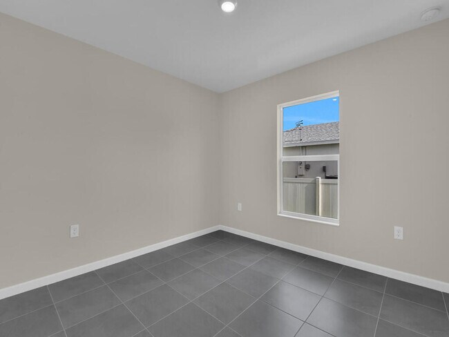 Building Photo - 1110 NW 18th Ave