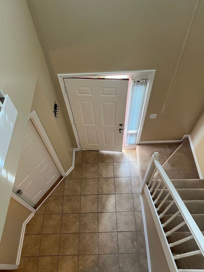 Building Photo - 107 Winthrope Ln