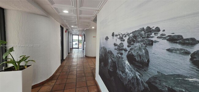 Building Photo - 1650 NE 115th St