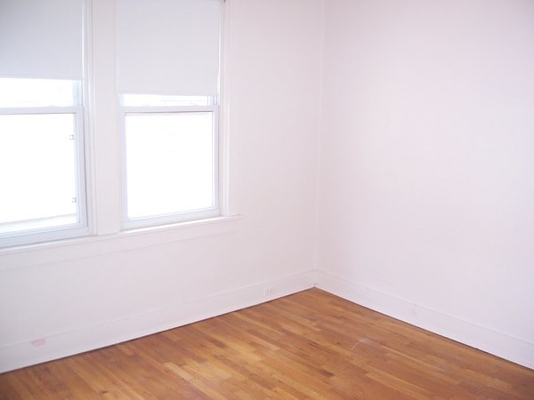 Building Photo - Fantastic and Bright Second Floor Duplex!