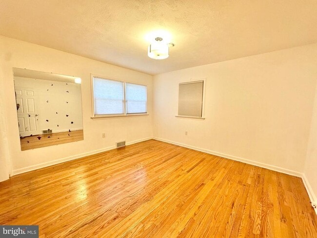 Building Photo - 60 Steiner Ave