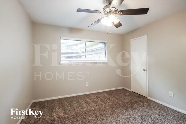 Building Photo - 4014 Cedar Forest Dr