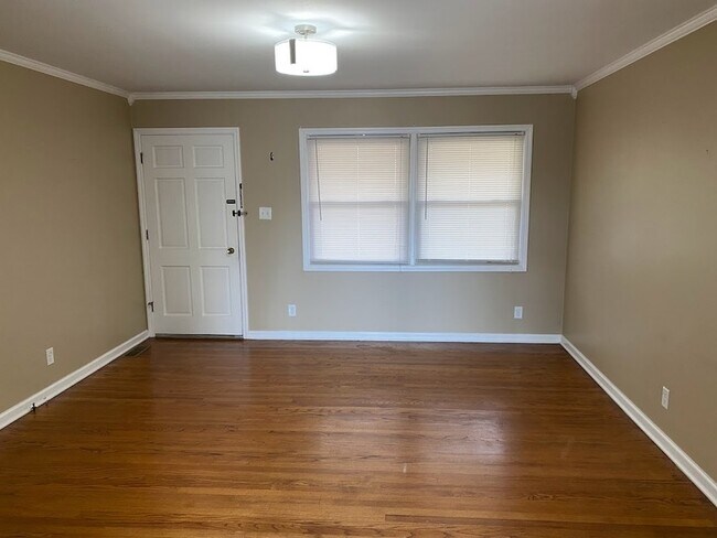 Building Photo - 2103 Chambers Dr NE