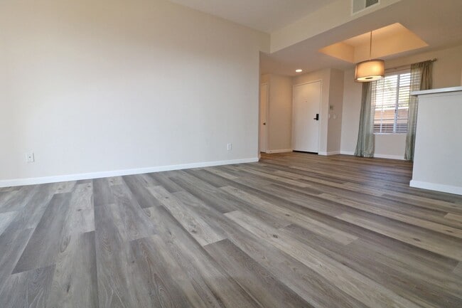 Building Photo - Mission Valley condo (River Colony) with balcony!  Central heat/ air. Gated garage parking. Pool/...