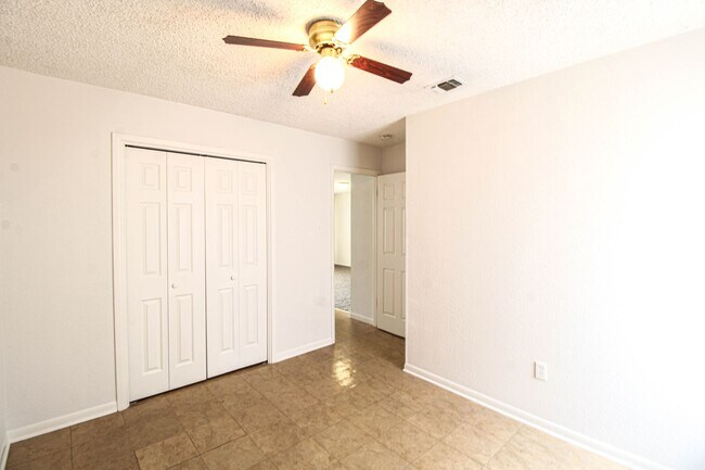 Building Photo - 2729 Christian Dr