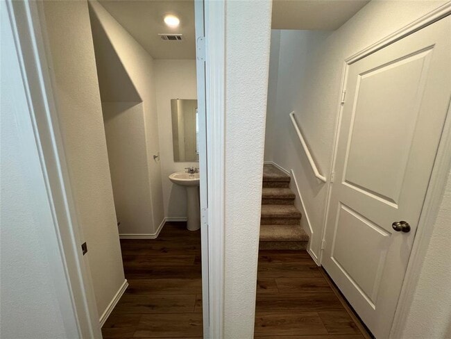 Building Photo - 60 Trinity Cir