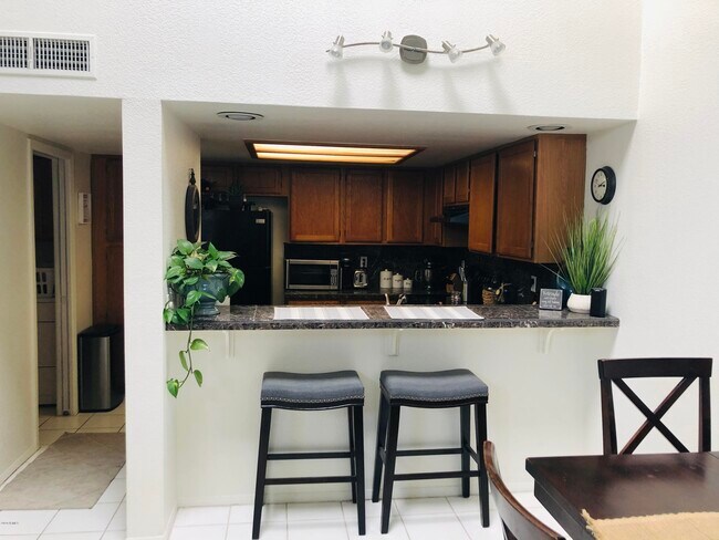 Building Photo - 34 E Coral Gables Dr