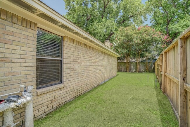 Building Photo - 7315 Foxside Ln