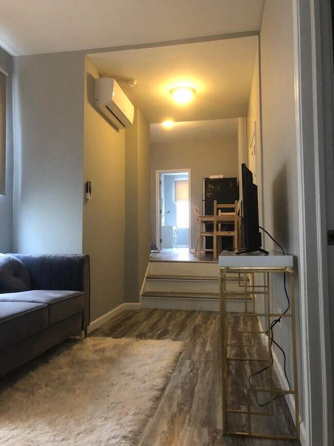 Building Photo - 913 N 15th St