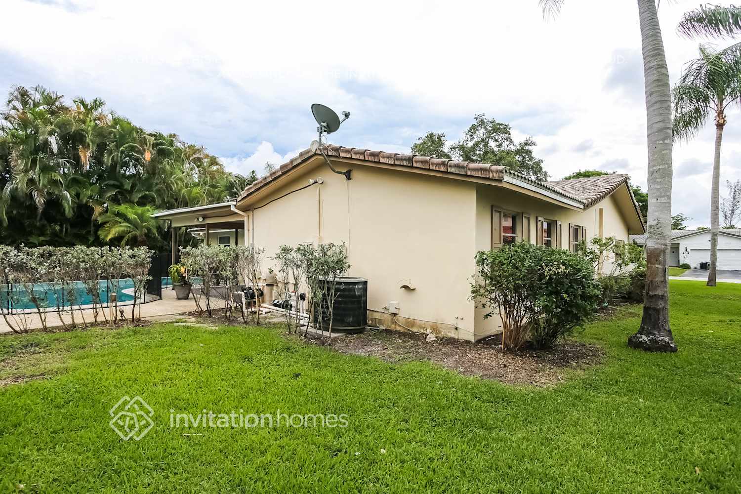 Building Photo - 11090 Glenwood Dr