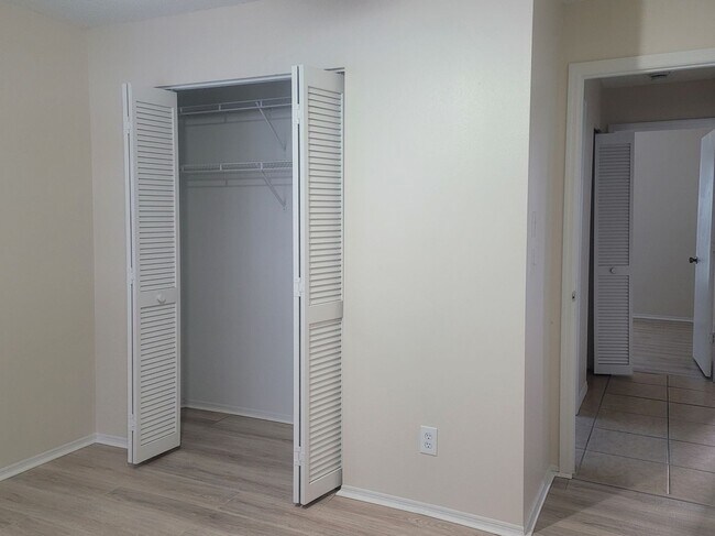 Building Photo - 3/2/2 Home with many upgrades in the 34609...