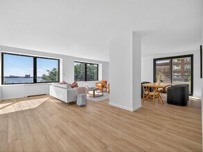 Building Photo - 65 E India Row