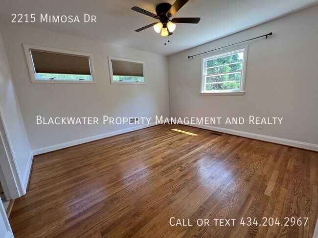 Building Photo - 2215 Mimosa Dr