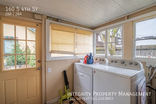 Building Photo - 160 S 4th St